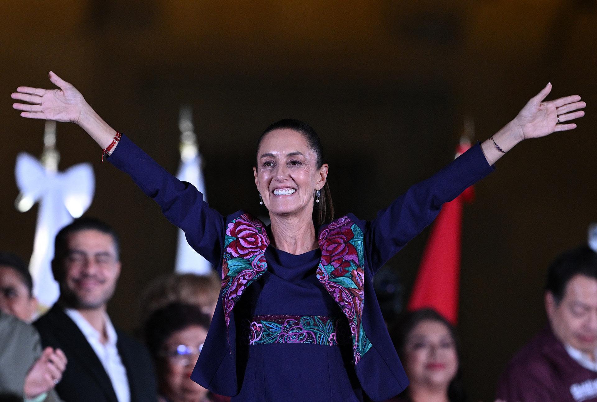 Claudia Sheinbaum celebra en el Zócalo de la Ciudad de México después de ganar elección presidencial del 2 de junio